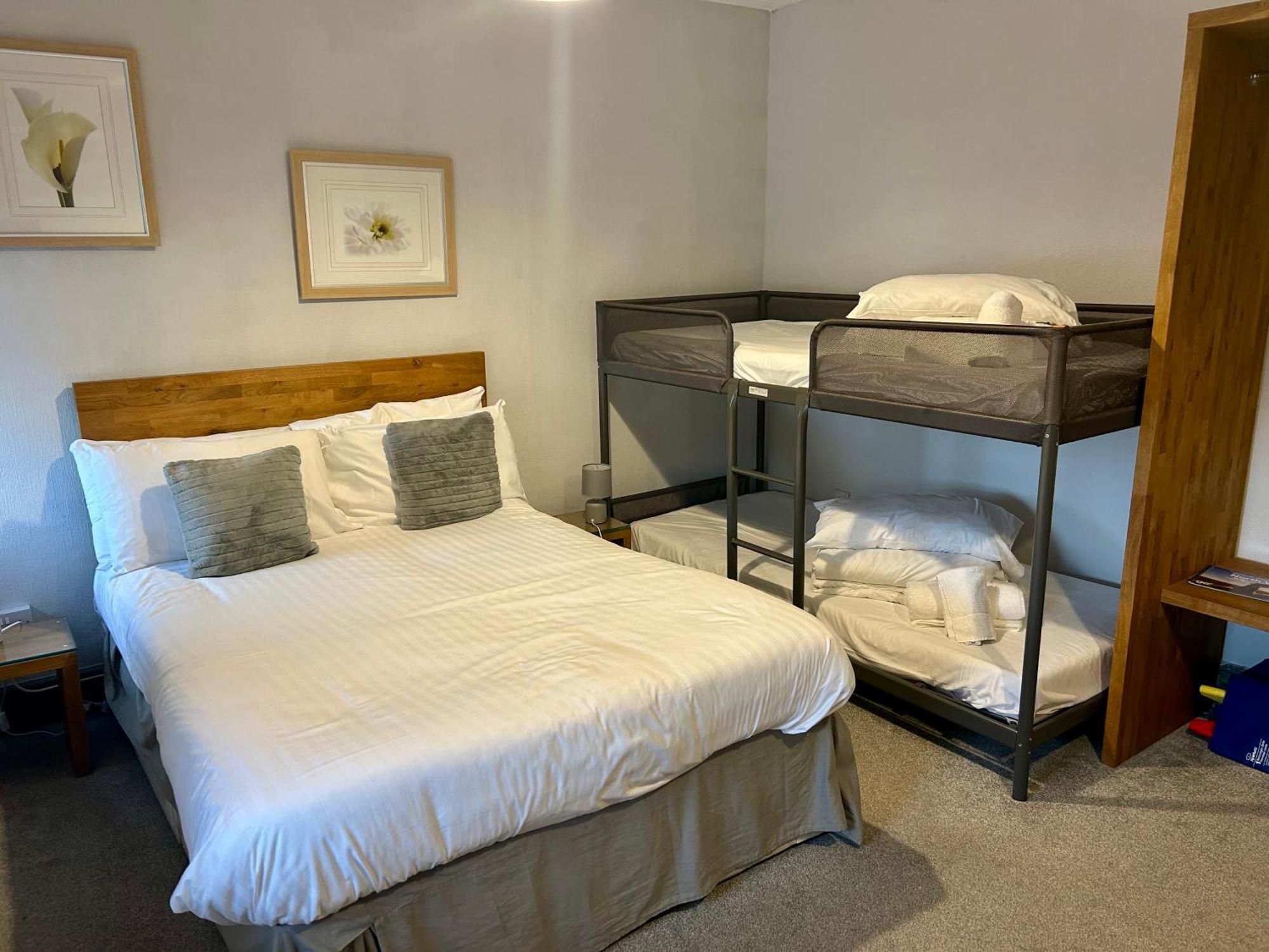 The Hotel, Anglesey Отель Валли
